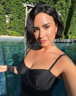 Demi Lovato Instagram - This summer has been *chefs kiss* 🤌🏼 Feeling so grateful and happy 🥰 PS. Only 6k more album inserts to sign 🫨😅