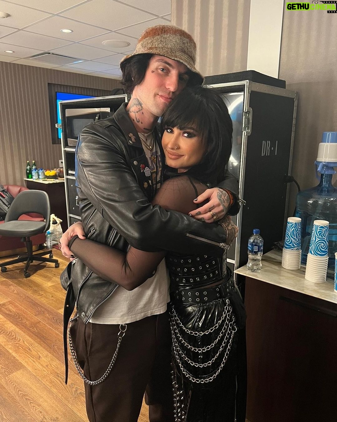 Demi Lovato Instagram - Haven’t posted a dump in a while 🖤
