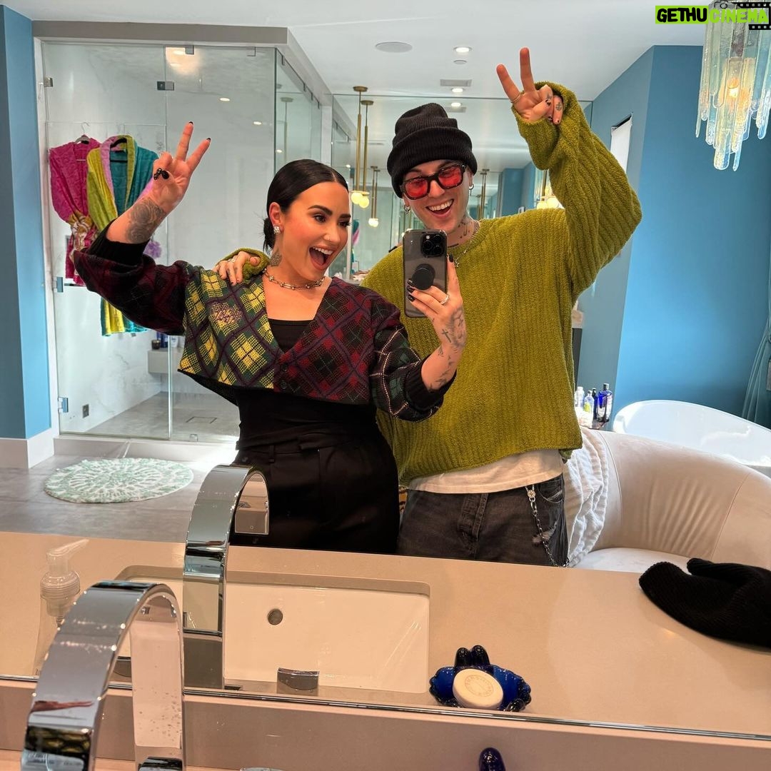 Demi Lovato Instagram - Best Christmas ever 🥰