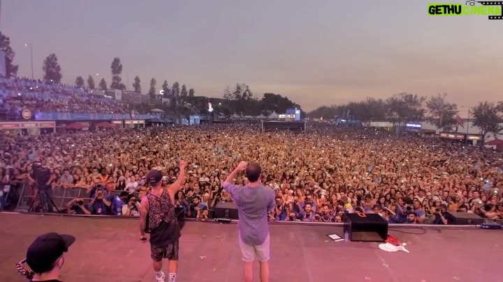 Dengaz - 1.2K Likes - Eu e o @antonio.zambujo juntos no palco do @meomaresvivas 🔥
Uma honra!!👊🏼
NADA ERRADO!
#ParaSempreTour2016