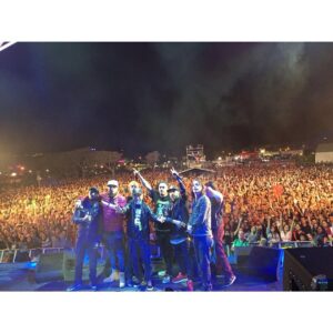 Dengaz Instagram - Eu ouvia este gajo quando era puto e comecei a fazer a minha música... E ontem, quem diria, eu e @marcelod2 com a sua banda, no mesmo palco a fazer um barulho do cara#*0!! 👌🏼🙏🏼 #tamojuntos