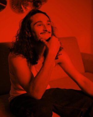 Dengaz Instagram - “Não Tá fácil” com o meu bro @bymurta já disponível no YouTube e em todas as plataformas! ❤️‍🔥

link na bio

🎶 @twins_is_here 
🎥 @pddias 
📸 @pluma.pt & @fabioteixeiraphoto 
🎨 @chureoner
