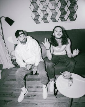 Dengaz Instagram - “Não Tá fácil” com o meu bro @bymurta já disponível no YouTube e em todas as plataformas! ❤️‍🔥

link na bio

🎶 @twins_is_here 
🎥 @pddias 
📸 @pluma.pt & @fabioteixeiraphoto 
🎨 @chureoner