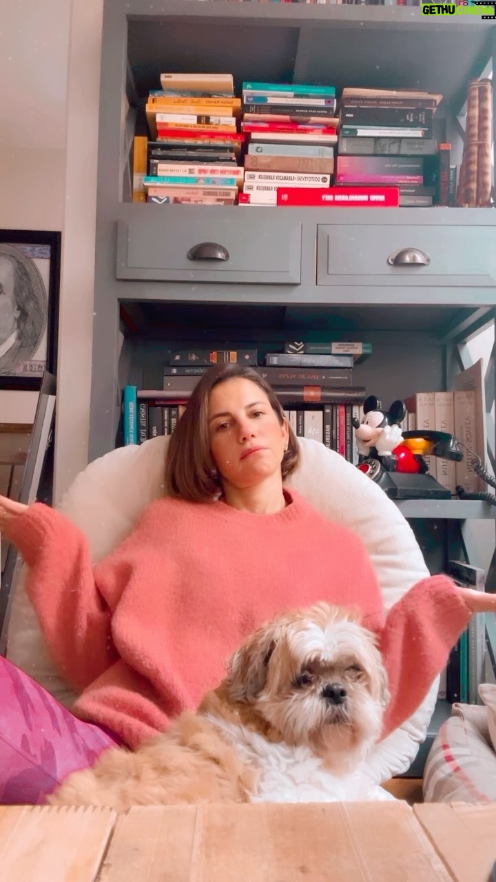 Derya Beşerler Instagram - Boğalar neden böyleyiz boğalar😁 böyle olan kankalarınızı gönül rahatlığıyla burada ifşa edebilirsiniz😌🤚🏼gerçi hepimiz her hafta çeşitli hastalık kombinasyonlarıyla boğuşuyoruz.. o yüzden -bahanesiz- ben bu hafta sinüzitim kanka ben zaten gelemem...🤦🏻♀️