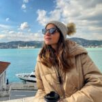Derya Beşerler Instagram - Sahi yaz gelir mi? Gelirse de bize gelişi kaça? Aşılı mı? Sade mi? Yoksa ortaya karışık mı?Yeni normal eski normal?Kim normal?🙄düşünceler havada bulut, en iyisi sen bunu unut⛅️Temiz delirdi.