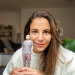 Derya Beşerler Instagram - Yanyana gelemeyeceğimiz için temsili @namoglubirol ile çektim fotoğrafımızı😬 Arayan soran, mesaj atan,"dur bi çorba yapıp da kapıya asayım" diyen herkese çok çok teşekkür ederiz🙏🏻 Gözlerdeki yorgunluk durumun özeti.. ancak merak etmeyiniz, biz iyiyiz🙏🏻