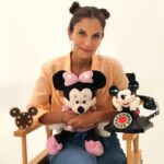 Derya Beşerler Instagram - Minnie ve Mickey lerimle ben❤️ Ortadaki ben🥰 çok seviyorum çok❗️( önümüzdeki bölümlerle ilgili küçük bir spoiler vermiş oldum🤭)