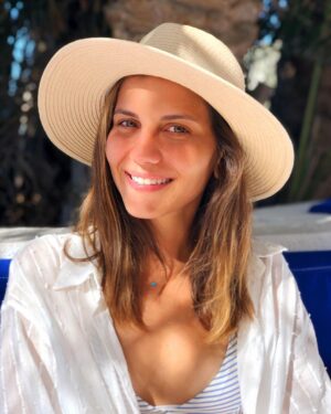 Derya Beşerler Instagram - Fotoğrafa bakınca Calamity Jane👒dedim içimden, sonra açıp baktım ve zar zor hatırladım...hatırlayan var mı?😁