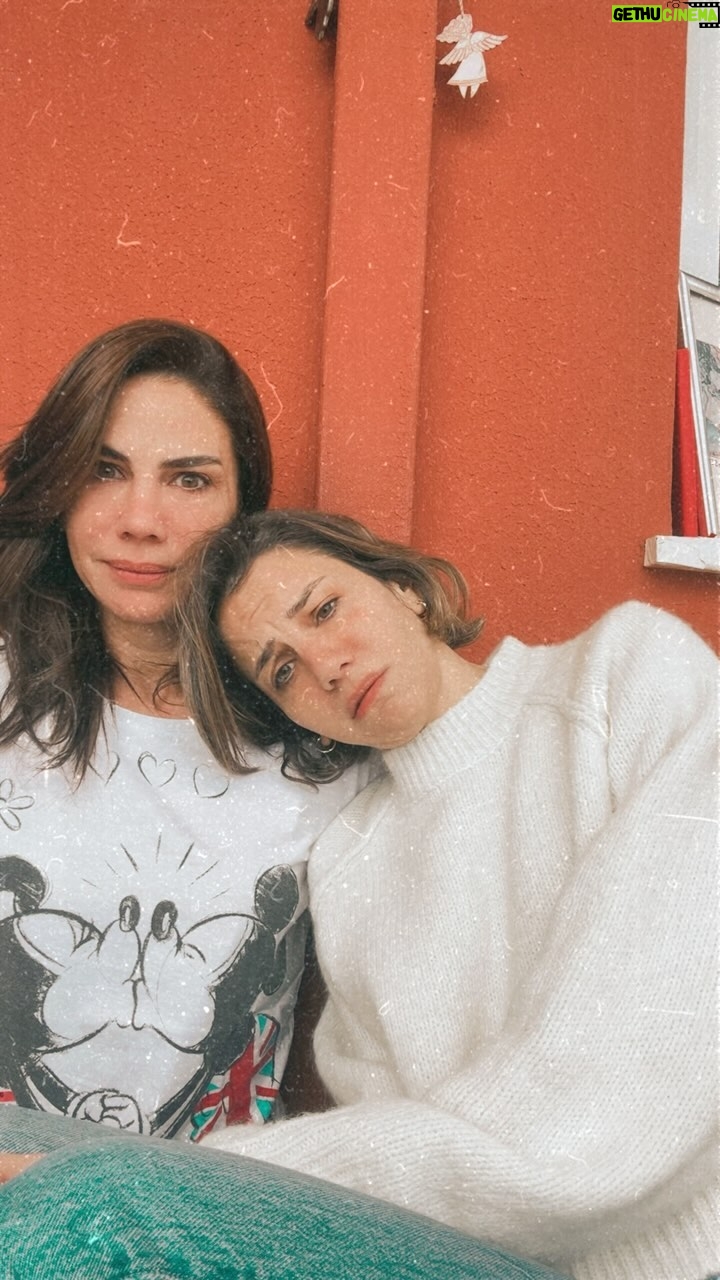 Derya Beşerler Instagram - 2024 ün ilk gününe uyandık🤣