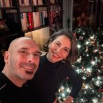 Derya Beşerler Instagram - Hepimiz için 2023'ten çok daha güzel, sağlıklı, huzurlu bir yeni yıl olsun..🎄🎸👊🙏