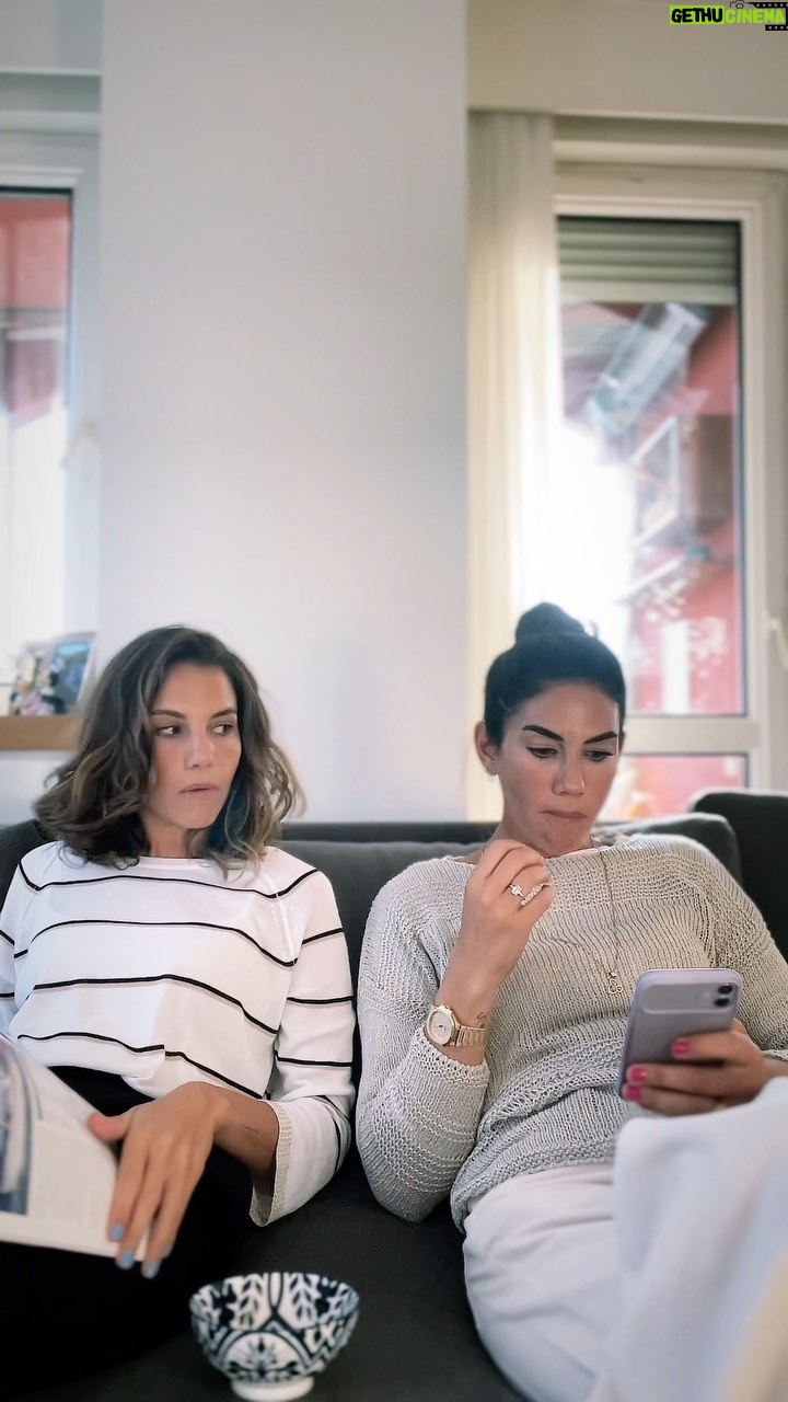 Derya Beşerler Instagram - Okul çıkışı rutin kavga sebebi😆🙋🏻♀️🙋🏻♀️ #sisterissues👯♀️