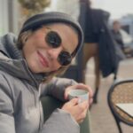 Derya Beşerler Instagram - Yılın en umut dolu ayı🎄Sanki her yer süslenince bir sonraki yıl daha iyi geçecekmiş gibi...❤️Olur mu dersiniz?