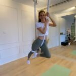 Derya Beşerler Instagram - Bazen olmadı mı olmuyor işte.. zihninle bedenin aynı noktada buluşmuyor...böyle anlarda biraz akışına bırakmak lazım .. desem de inanma bir boğa asla akışına bırakmaz😬şimdi inadımın bedelini tutulmayla ödüyorum..n'apalım benim de huyum bu🤷🏻‍♀️ @verda.kutsal