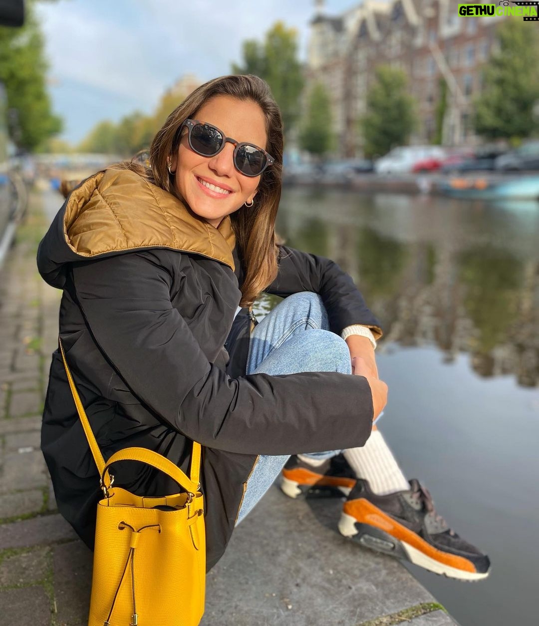 Derya Beşerler Instagram - Geçip giden huuu, zamanları huuuu bir yerlerde bulsam...😌💫