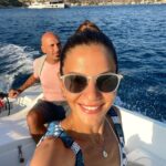 Derya Beşerler Instagram - Bu yaştan sonra kaderimde miço olmak da varmış😁fakat o kadar nasıl ip bağlıyorum bir görseniz🪢ya da görmeyin daha iyi😆neyse ki kaptan iyi😬 Bozburun