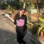 Deshna Dugad Instagram - This was my last picture of 2023 😍… cute know !?? Ik ik 😅♥️ . . #deshna #deshnadugad