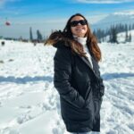 Devoleena Bhattacharjee Instagram - A Fantastic New Year to everyone ❤️🌷 #2024 #happynewyear #newyearpost #gulmarg #devoleena Gulmarg, Kashmir