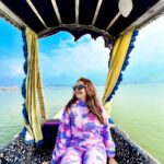 Devoleena Bhattacharjee Instagram - Kuch Safar Manzilon se zyada khoobsurat hote hai ✨ #kashmirdairies #kashmirtourism #dallake #shikararide #devoleena #travel #travelblogger #devoleenabhattcharjee #influencer #winter #heavenonearth #peaceofmind Dal Lake