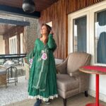 Devoleena Bhattacharjee Instagram - The Khaanda Kothi is an almost 50 years old house built in the Neo Kashmiri style and it features traditional kashmiri arts like the Khamtamband Wooden Ceilings made of Himalayan Fir. They have a huge Lawn in front with a beautiful flower garden and a giant Chinar in the neighbour’s house stands as guard. The first floor offers beautiful views of the neighbourhood & the zabarwan mountains in the background & on clear day one can see even the tallest peak of Zabarwan, Mt Mahadev which stands at an imposing 4000 metres. Indeed a beautiful Heritage villa to stay & make lots of beautiful memories. ❤️❄️ Hosted by @airbnb @incredibleindia #HeritageHomesonAirbnb #SoulofIndia #travel #kashmirdairies #kashmirtourism #srinagar #devoleena #devoleenabhattcharjee #influencer #travelblogger #travelheals Srinagar, Jammu and Kashmir