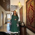 Devoleena Bhattacharjee Instagram - The Khaanda Kothi is an almost 50 years old house built in the Neo Kashmiri style and it features traditional kashmiri arts like the Khamtamband Wooden Ceilings made of Himalayan Fir. They have a huge Lawn in front with a beautiful flower garden and a giant Chinar in the neighbour’s house stands as guard. The first floor offers beautiful views of the neighbourhood & the zabarwan mountains in the background & on clear day one can see even the tallest peak of Zabarwan, Mt Mahadev which stands at an imposing 4000 metres. Indeed a beautiful Heritage villa to stay & make lots of beautiful memories. ❤️❄️ Hosted by @airbnb @incredibleindia #HeritageHomesonAirbnb #SoulofIndia #travel #kashmirdairies #kashmirtourism #srinagar #devoleena #devoleenabhattcharjee #influencer #travelblogger #travelheals Srinagar, Jammu and Kashmir