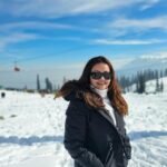 Devoleena Bhattacharjee Instagram - A Fantastic New Year to everyone ❤️🌷 #2024 #happynewyear #newyearpost #gulmarg #devoleena Gulmarg, Kashmir