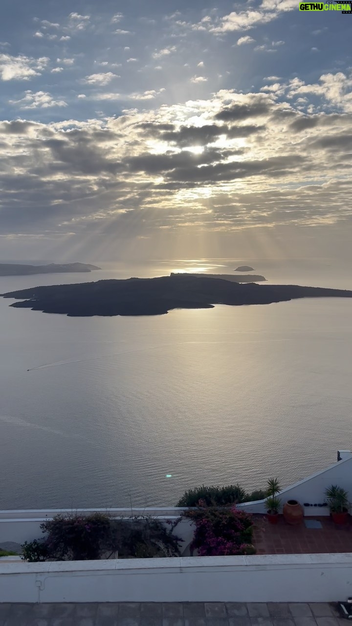 Dhanya Balakrishna Instagram - vibe check !! #bluedolphinsantorini #santorini