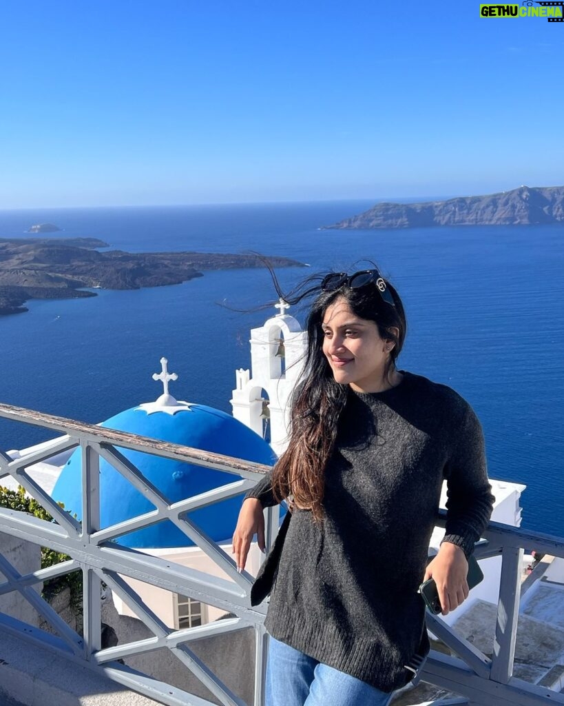 Dhanya Balakrishna Instagram - greeku veerudu na raakumarudu kallalone inka unaadu 😜😀😄😍😊 #santorini