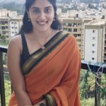 Dhanya Balakrishna Instagram - Love the song , love the saree.. thought i’ll put them together and make a story. #sareenotsorry for this mokkai ! 😬 Happy weekend.