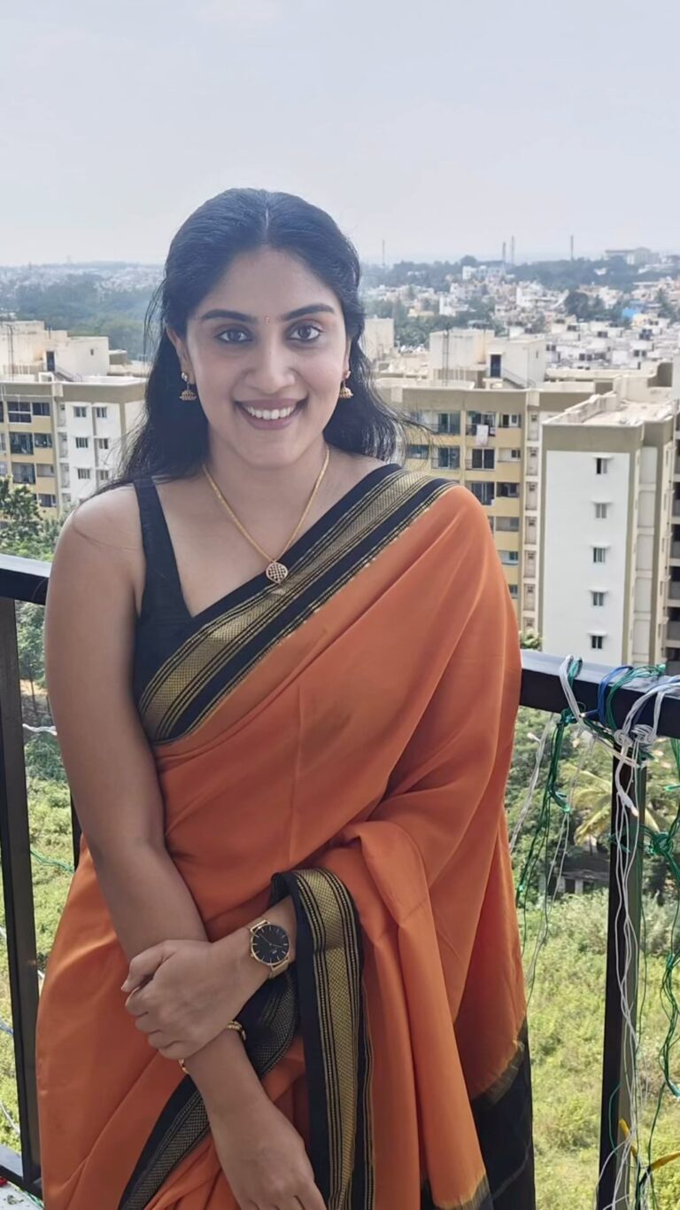 Dhanya Balakrishna Instagram - Love the song , love the saree.. thought i’ll put them together and make a story. #sareenotsorry for this mokkai ! 😬 Happy weekend.