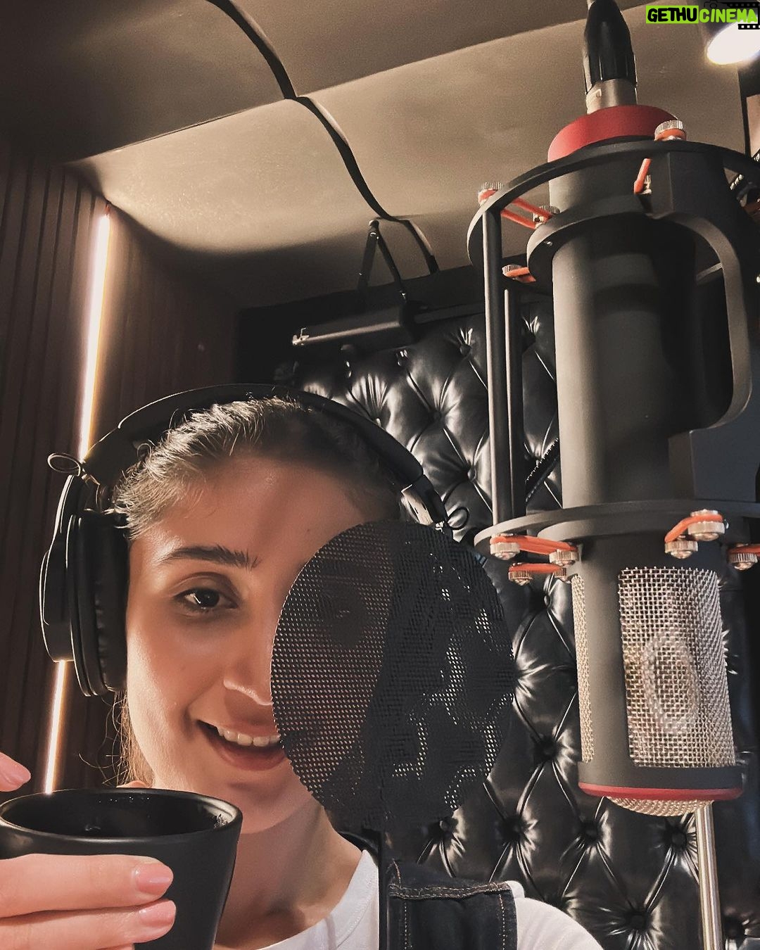 Dhvani Bhanushali Instagram - A lot of work went into this year, a lot of reflection, a whole lot of learning, a new path and all sorts of memories I’ve grown as a person, as an artist and ready for 2024🚀❤️