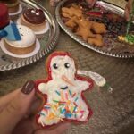 Dhvani Bhanushali Instagram - Merry Christmas and happy holidays ❤️🎄 Decorated a tree and a ginger bread cookie 🤓