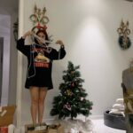 Dhvani Bhanushali Instagram - Merry Christmas and happy holidays ❤️🎄 Decorated a tree and a ginger bread cookie 🤓