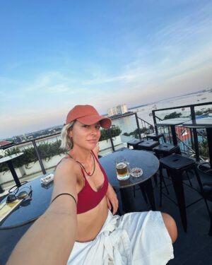Diana Nicolau Instagram - Selfie dump 🤳 

(Saving the best for last) 😎

#cambodia #backpacker #solotraveller