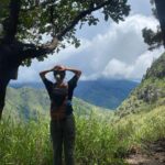 Diana Nicolau Instagram - Numa altura em que o mundo está de pernas para o ar, é um privilégio poder virar as costas, fugir de tudo e fazer de conta que o mundo é incrível e que as pessoas são todas boas. Este sentimento é partilhado entre muita gente com quem já me cruzei. Já conheci e partilhei quartos e mesas e discussões com palestinianos e israelitas e russos e ucranianos. Todos nos sentimos privilegiados por podermos estar sentados à mesa e ter uma mochila com tudo o que precisamos e infinitas possibilidades para onde ir e estímulos que nos fazem esquecer o que se passa no mundo. No outro dia, caiu-me tudo quando uma israelita com quem passei uma semana, teve um ataque de pânico quando lançaram foguetes num bar. Na cabeça dela, eram as bombas e tiros dos quais ela fugiu.. Corri a abraçá-la porque não sabia o que mais podia fazer. Nunca vamos saber o que isso é. 😔😔😔 Viajar nunca me distancia dos outros e da realidade do mundo. Pelo contrário… obriga-me a vê-la com outros olhos. E sim, tenho muita sorte. 🌍 Bom fim de semana. PS-se concorresse a Miss, era este o meu discurso 😂 ⬇️ENG⬇️ At a time when the world is turned upside down, it's a privilege to be able to turn your back, get away from everything and pretend that the world is incredible and ALL people are good. This feeling is shared among many people I have met. I have met and shared rooms and tables and discussions with Palestinians and Israelis and Russians and Ukrainians. We all feel privileged to be able to sit at the table and have a backpack with everything we need and infinite possibilities of where to go and activities that make us forget what is going on in the world. The other day, everything fell apart when an Israeli girl I’ve become friends with, had a panic attack when rockets were launched in a bar. In her mind, that reminded her the bombs and gunshots she ran away from. I ran to hug her because I didn't know what else I could do. We will never know what that is. 😔😔😔 Traveling never distances me from others and the reality of the world. On the contrary... it forces me to see it with different eyes. And yes, I am very lucky. 🌍 ❤️ missing u already @advalevine Away from the World