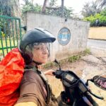 Diana Nicolau Instagram - So long. Fairwell. Auf wiedersehen. Goodbye. 🤙🏼 Tenho mesmo sorte. Precisava de apanhar um autocarro e um comboio até chegar ao aeroporto. Uma das miúdas que conheci, pediu-me para levar a mota dela 🛵 até meio do caminho, e outra tinha um bilhete de comboio que não ia usar. E eu que não sou de fazer desfeitas, aceitei tudo! 😌🫶🏾 Fica só a falar um tuktuk para o trajecto final. 😌 Gonna miss Sri Lanka and this people! 🇱🇰 Galle Dutch Fort , Galle ,Srilanka