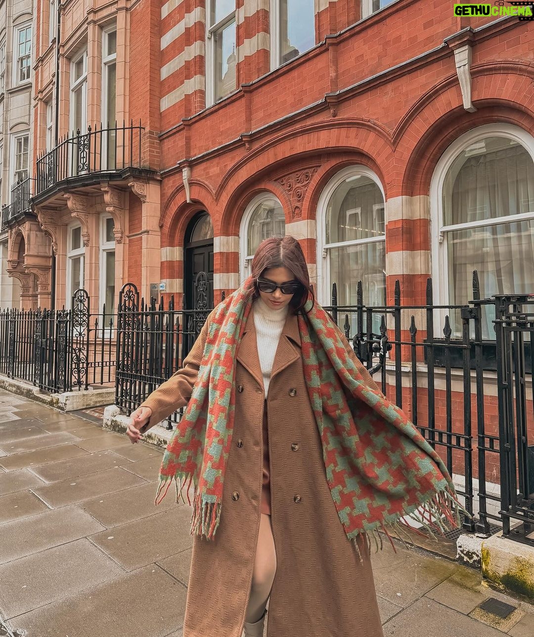 Dimpi Sanghvi Instagram - Hello London 🤎 Super excited to be back here to celebrate New Year’s Outfit - @urbanic_in #dimpitraveldiaries #dimpiinlondon #london #neutrals #winterfashion #fashion #winter #mumbailifestyleinfluencers #luxurylifestyleinfluencers #indianluxurytravelinfluencers #indianfashioninfluencers #travelphotography #uk #urbnaicsquad #urbanic London, United Kingdom