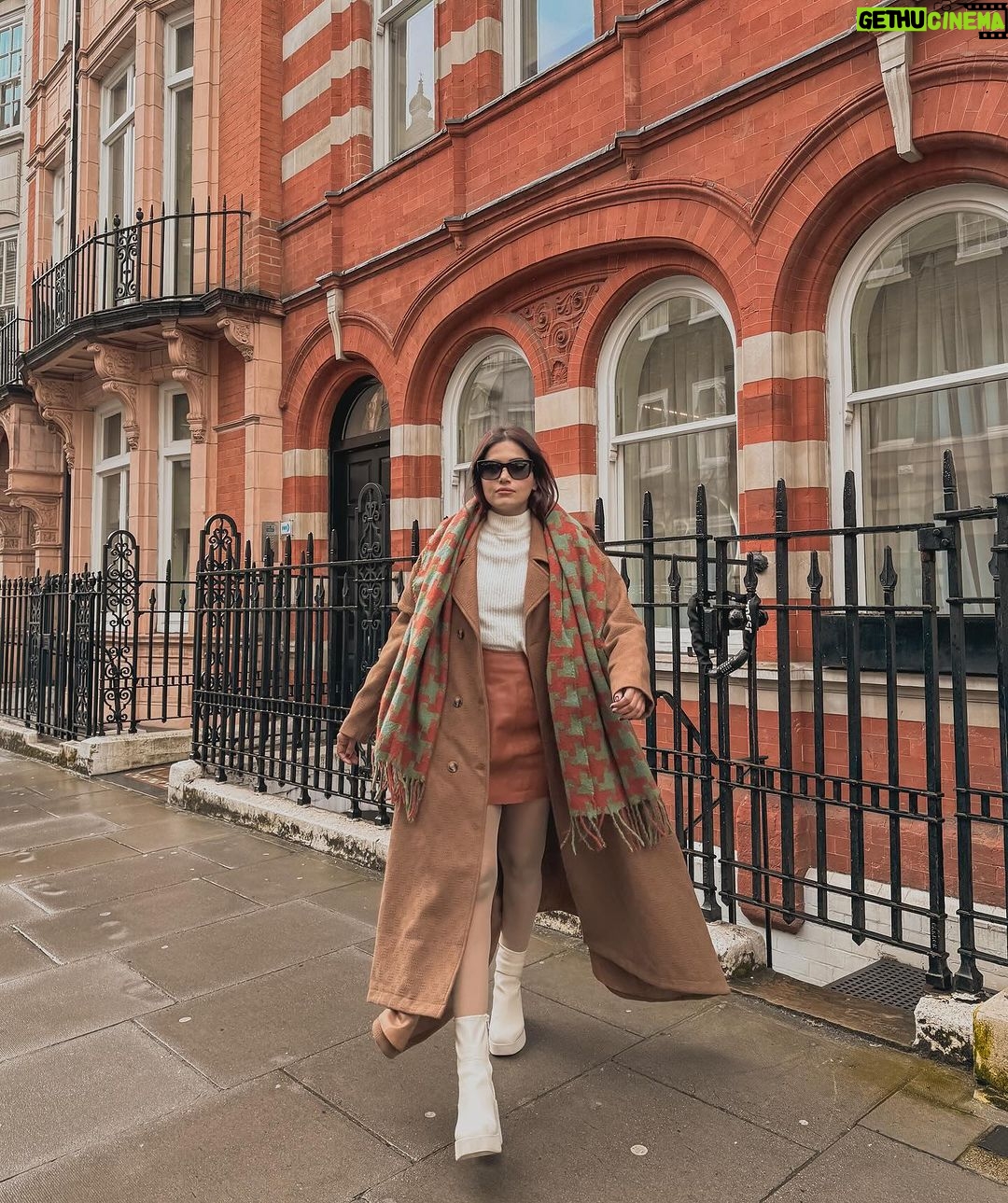 Dimpi Sanghvi Instagram - Hello London 🤎 Super excited to be back here to celebrate New Year’s Outfit - @urbanic_in #dimpitraveldiaries #dimpiinlondon #london #neutrals #winterfashion #fashion #winter #mumbailifestyleinfluencers #luxurylifestyleinfluencers #indianluxurytravelinfluencers #indianfashioninfluencers #travelphotography #uk #urbnaicsquad #urbanic London, United Kingdom