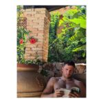 Dino Fetscher Instagram - 📚 ☀️
