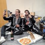 Dino Fetscher Instagram - Couldn’t be happier to finally be living with this very spooky skeleton @chriswilsonvet 🎃🤪 #posers #team