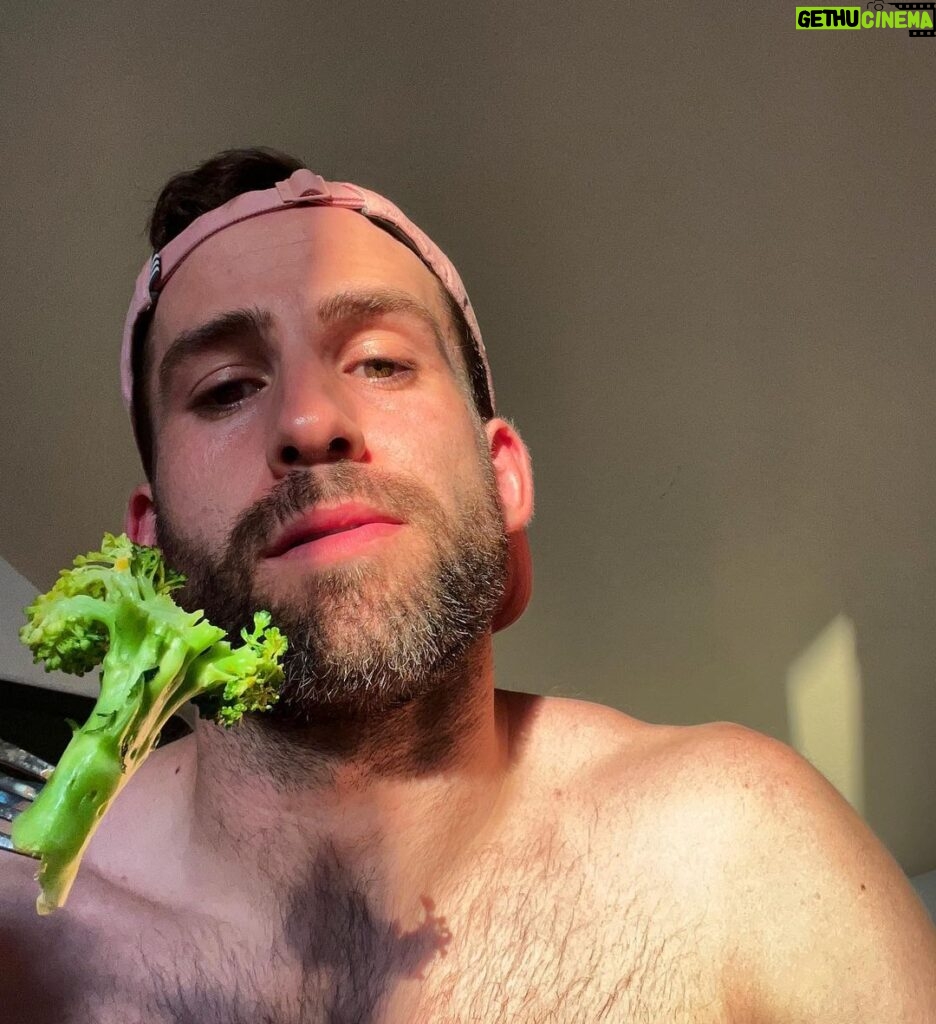 Dino Fetscher Instagram - Eat your greens