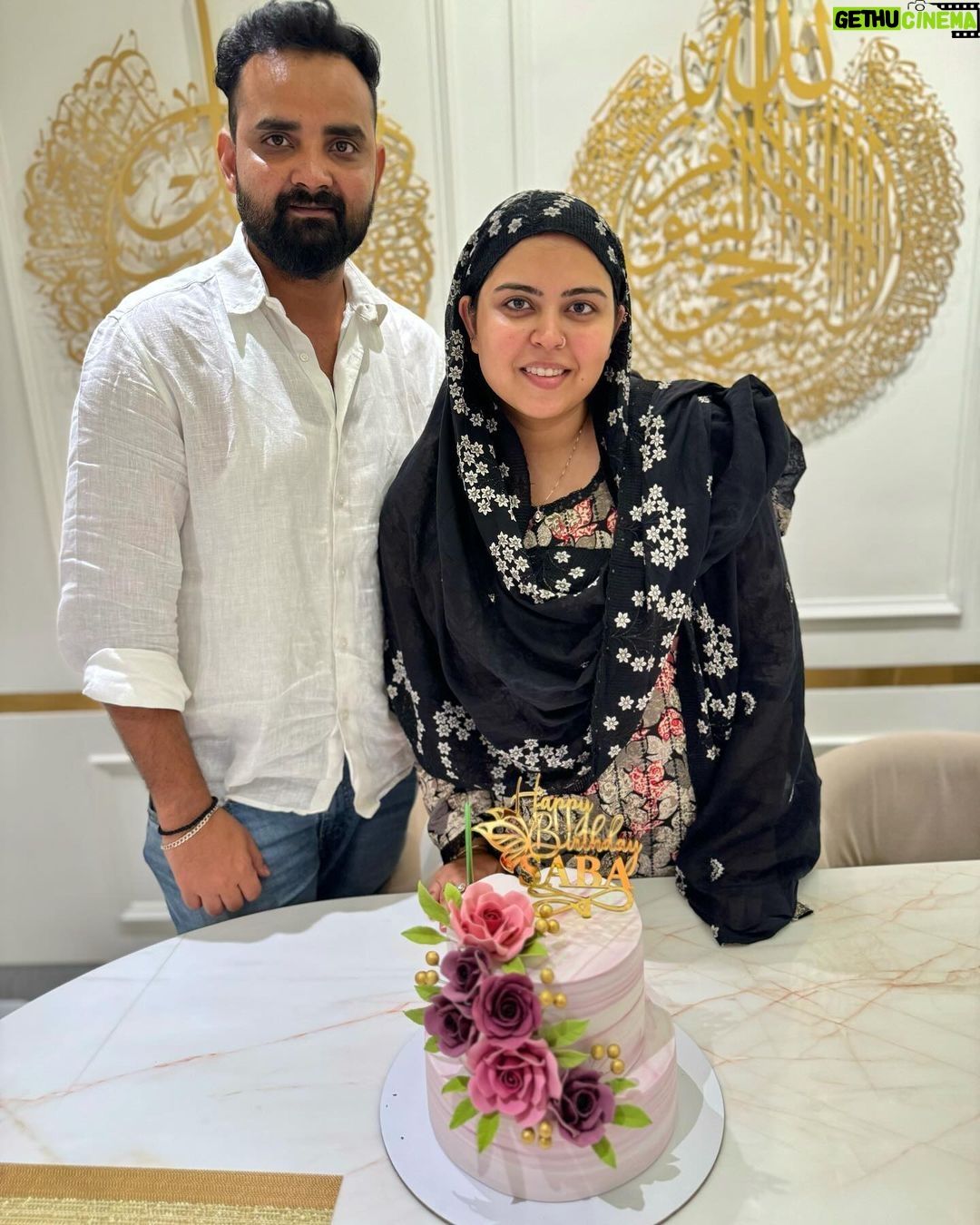 Dipika Kakar Instagram - Wish u a very happy birthday @saba_ka_jahaan …. Hamesha aise hi khush rahe tu dil se yahi dua hai… & I know now that u have @khalid_niaz23 by your side wo tujhe kabhi udaas hone hi nahi dega… Thank u sunny… humaari saba ko itni saari khushiyan dene ke liye❤️❤️❤️…. Love you both . . mai phir post ke liye late hogaye 🤣 . . thank u @dcakecreations for the lovely cake ❤️