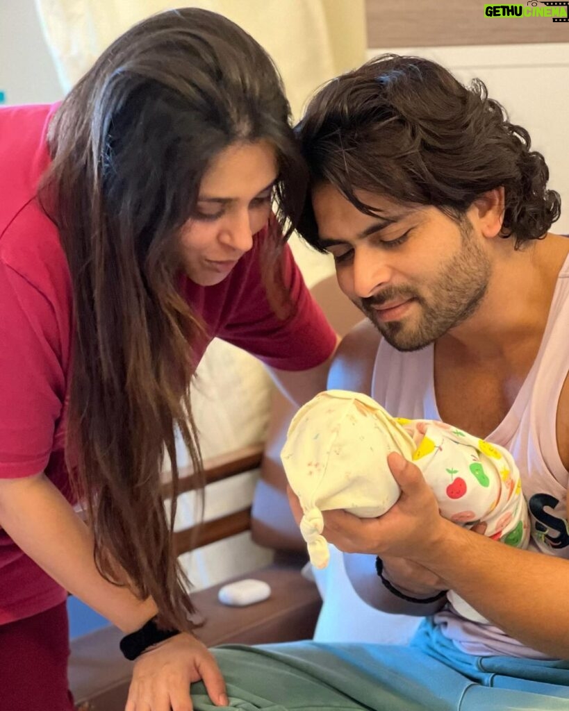 Dipika Kakar Instagram - The most beautiful morning of 2023… pehli subah jab humara RUHAAN pehli baar humdono ke saath ward me tha… this moment can never described in words❤️… it will be treasured for life… as this marked the most beautiful journey of our lives AS PARENTS 🥹 and this makes 2023 the most beautiful year ❤️ This year I became a “mother” and am living the most beautiful phase to the fullest… but this would not be possible without the support of “Ruhaan ke papa” ❤️ @shoaib2087 i want you to know ki aap best ho… and i pray every lady gets a husband like you special in this crucial phase of pregnancy/motherhood… always standing by me… taking care of me now “US” and always making sure that we both are comfortable & happy… all this along with juggling between hectic schedules❤️ thank u shoaib… for being the best husband … best partner.. best friend… and now undoubtedly best father… and here i once again mark 2023 the best YEAR ❤️ #allhamdullilahforeverything❤️