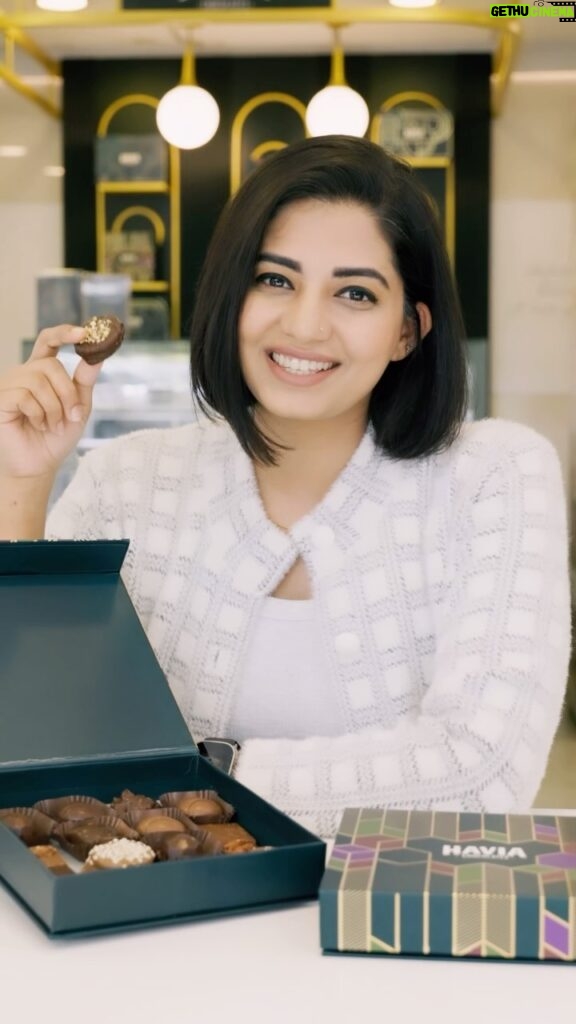 Disha Madan Instagram - Indulge in the world of exquisite chocolate artistry with Havia Chocolates. January birthdays, rejoice! Claim your FREE gift pack from Havia. Visit www.havia.in to register your FREE gift pack. Spread the sweetness by tagging friends and family – let’s make birthdays extra special! Terms & Conditions Apply Offer Valid in KA, AP/TS & TN (except Chennai) #AD