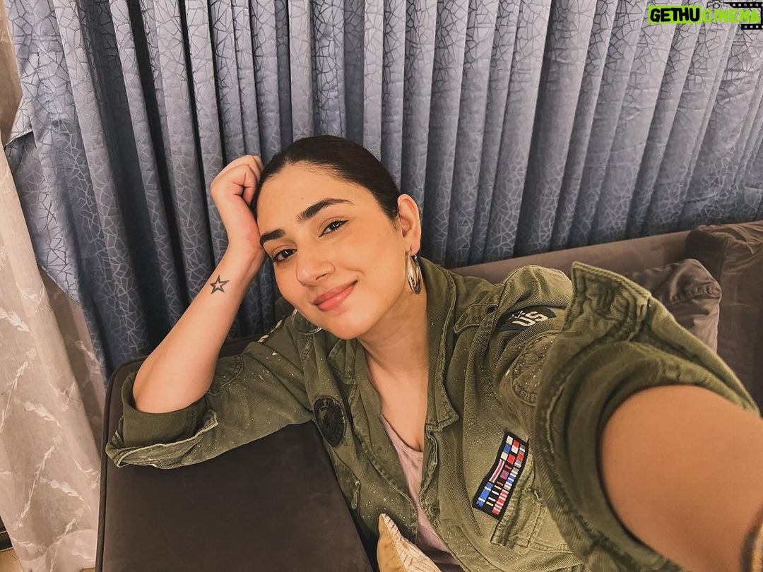Disha Parmar Instagram - Write a caption for me!