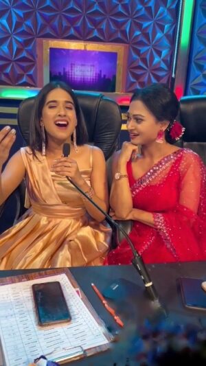 Divyadisha Mohanty Instagram - Fun fun...😜

My beautiful @iamdivyadishamohanty 😘🤗

@varshasolanki202 🥰❤ #funnyvideos #trendingreels #nachodisha