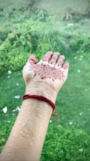 Divyadisha Mohanty Instagram - बारिशों की भी अपनी कहानी है
जैसे अश्कों के साथ बहता पानी है !