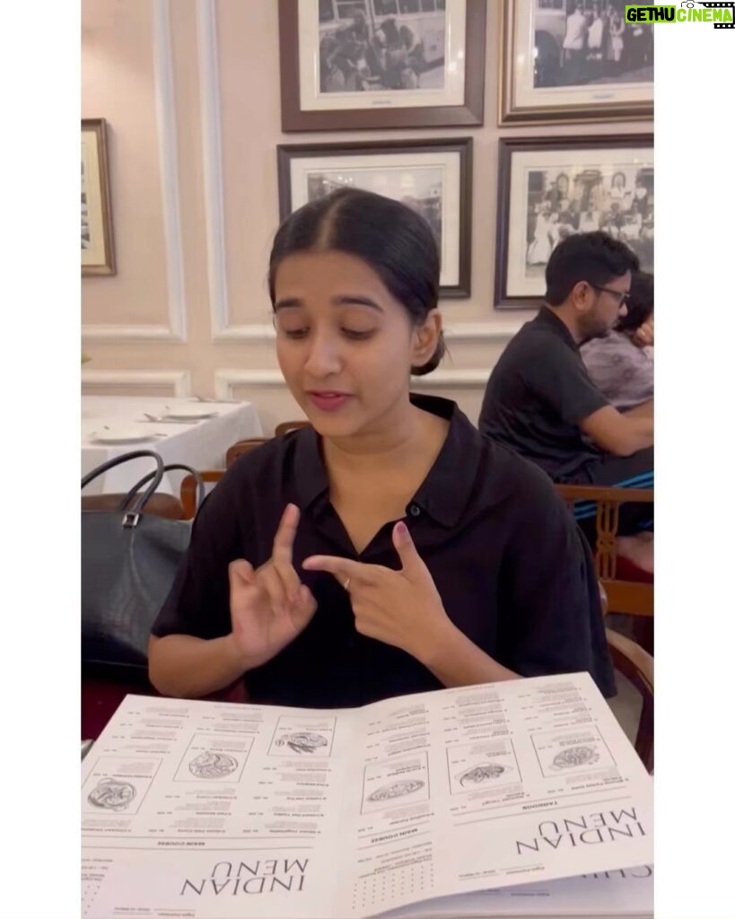 Divyadisha Mohanty Instagram - I was just imitating d waitress🙄😉