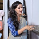 Divyadisha Mohanty Instagram – 🌾 Dive into the world of goodness with actress Divya Mohanty as she explores the incredible health benefits of Odisha Millets at our recent Millet festival. Discover why millets should be a part of your daily diet to combat chronic diseases and embrace a healthier lifestyle. 

Divya Mohanty is now a proud fan of Odisha Millets, and you should be too! 🌱

🌾 ଅଭିନେତ୍ରୀ ଦିବ୍ୟା ମହାନ୍ତି ପହଞ୍ଚିଥିଲେ ମିଲେଟ ଫୁଡ ଫେଷ୍ଟିଭାଲରେ ଯେଉଁଠି ତାଙ୍କୁ ମିଲେଟର 
ବିଭିର୍ଣ୍ଣ ସୁସ୍ୱାଦୁ ଖାଦ୍ୟ ମିଳିଥିଲା ଓ ମିଲେଟ  ଦ୍ୱାରା ଶରୀରକୁ କିଭଳି ଭାବରେ ଶକ୍ତି ମିଳେ କ୍ରୋନିକ ରୋଗ ସହିତ ଲଢ଼ିବା ପାଇଁ ତାହା ବି ସେ ବର୍ଣ୍ଣନା କରି କହିଥିଲେ | ତେଣୁ ସୁସ୍ଥ ଜୀବନଶୈଳୀ ପାଇଁ ଦୈନନ୍ଦିନ ଖାଦ୍ୟରେ ମିଲେଟ ନିଶ୍ଚିତ ଗ୍ରହଣ କରନ୍ତୁ | 

ଦିବ୍ୟା ମହାନ୍ତି ବର୍ତ୍ତମାନ ଓଡିଶା ମିଲେଟର ଜଣେ ଗର୍ବିତ ପ୍ରଶଂସକ, ଏବଂ ଆପଣବି ହୋଇ ପାରିବେ ! 

@cmo_odisha @naveen_odisha @arvindpadhee @ranendrapratapswain @iym2023 @worldfoodprogramme @fao @missionshaktiodisha @ihmbhubaneswarofficial @rranetwork @faifa_official @krushibibhag @unicefindia @unicef

#MilletsForHealth #HealthyLiving #OdishaMilletsMission #IYM2023 #InternationalYearOfMillets #MilletsForHealth #MilletsForFoodSecurity #MilletsForSustainability #NaveenPatnaik #ArvindPadhee #RanendraPratapSwain #Farming #Agriculture #UNICEF #UNICEFIndia #MilletsRecipes #MilletsOdisha #MilletsIndia #WorldFoodProgramme #SuccessStories #MissionShakti #WomenEmpowerment #FarmersOfIndia