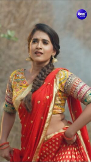 Divyadisha Mohanty Instagram - Masti Dance Number #KuhuKuhuKoili from the film #OmSwaaha😍
SONG available on Sidharth Music’s YouTube Channel.
#IraMohanty #SidharthMusic #Jyoti #Sasmita #Divyaa #Raimohan