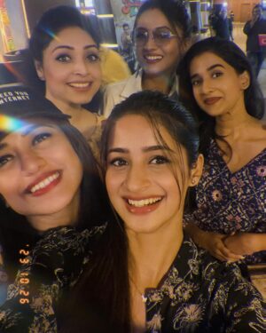 Divyadisha Mohanty Instagram - Odisha’s rangalatas together 🫶

At the screening of “ KATAKA: Sesha ru Arambha “!
A must watch movie 😍

@prittttam @poonammishraofficial @anuchoudhuryofficial @sudhanshumohansahoo @devasispatra_actor